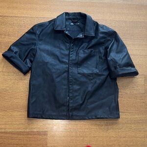 ZARA FAUX LEATHER CROPPED TOP  Relaxed fit button down Shirt